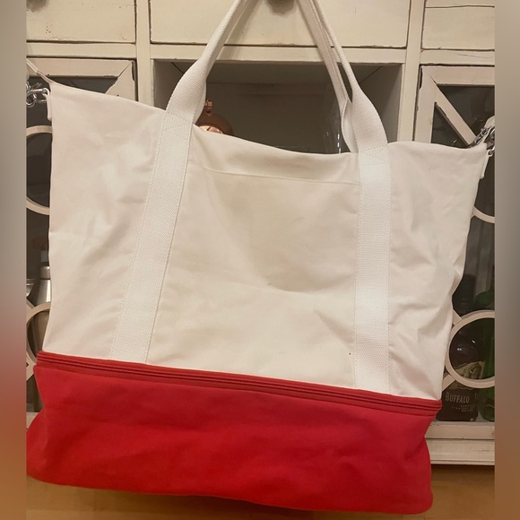 Mark & Graham “Pop of Color” Canvas Weekender - Picture 5 of 12